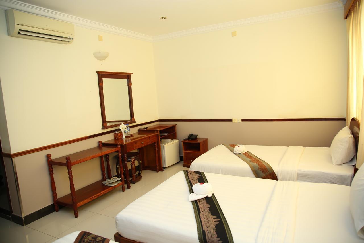 Holiday Hotel Battambang Exteriör bild