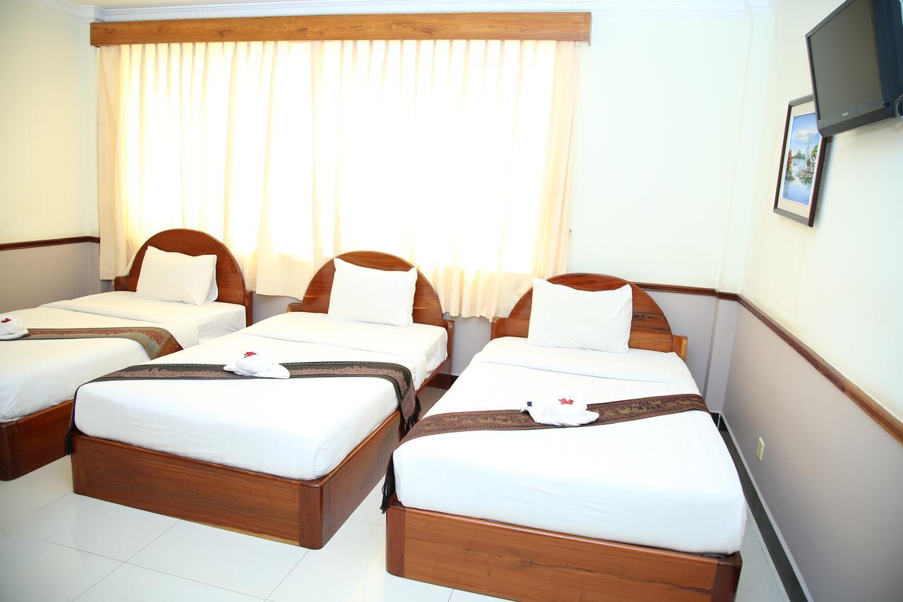 Holiday Hotel Battambang Exteriör bild