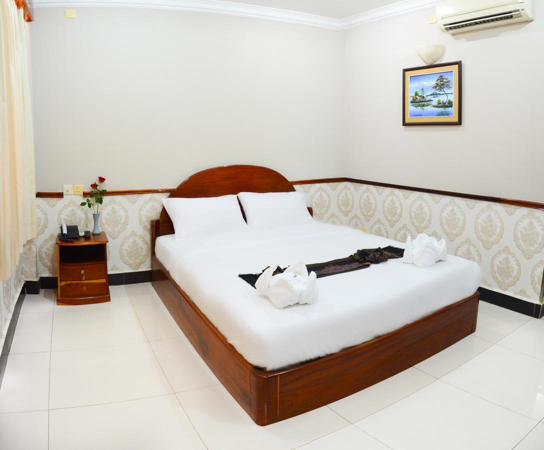 Holiday Hotel Battambang Exteriör bild