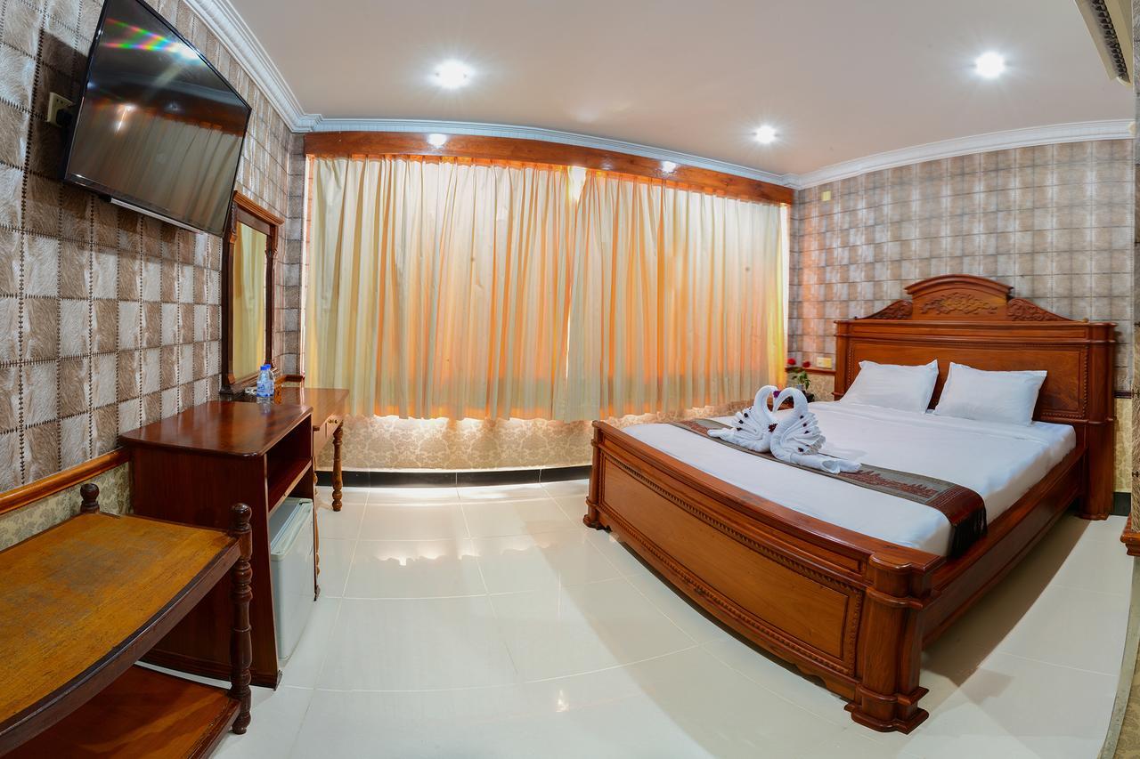 Holiday Hotel Battambang Exteriör bild