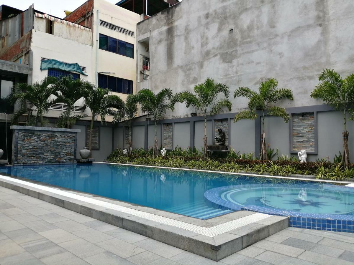 Holiday Hotel Battambang Exteriör bild