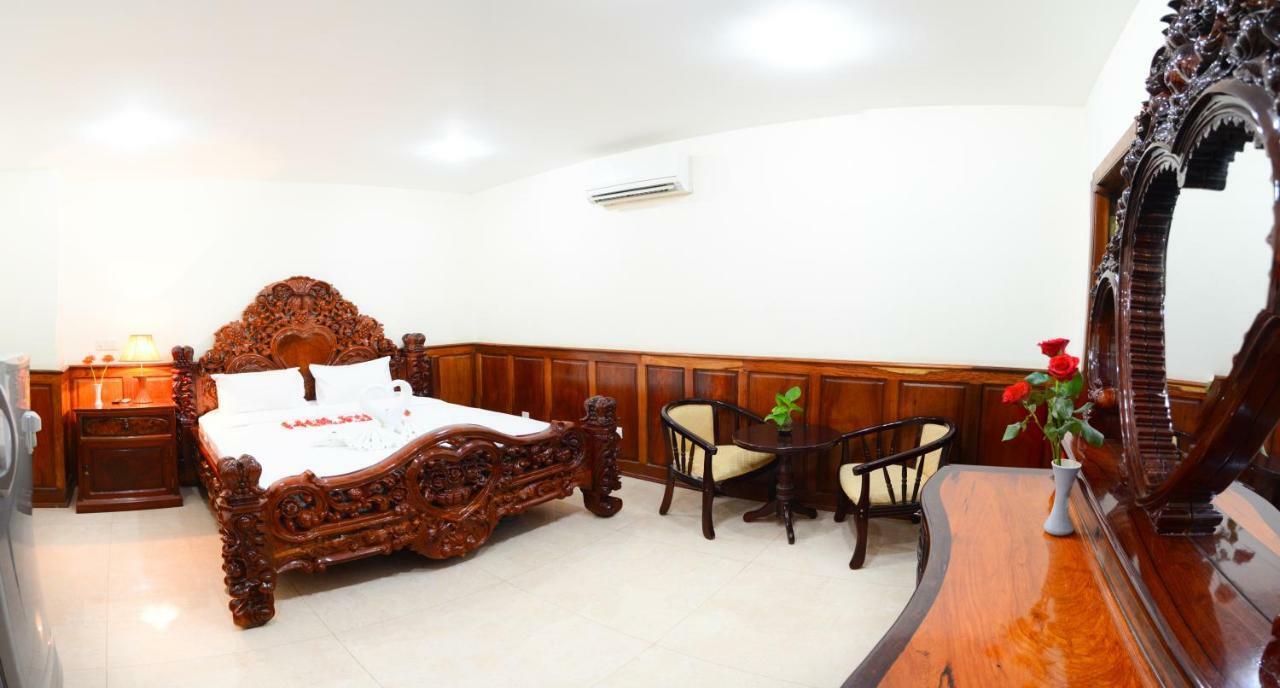 Holiday Hotel Battambang Exteriör bild